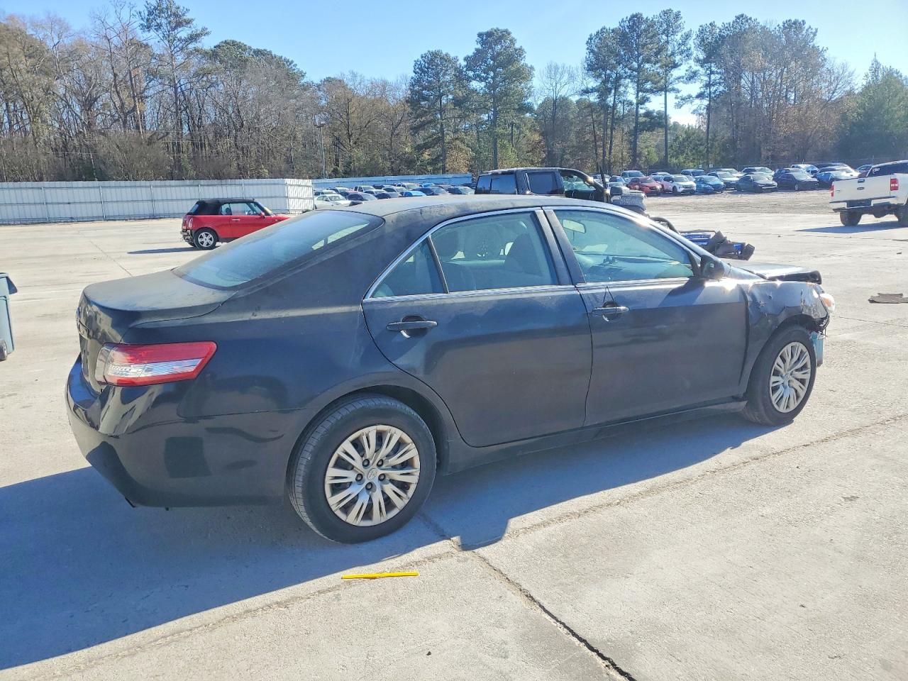 2011 TOYOTA CAMRY BASE photo 3