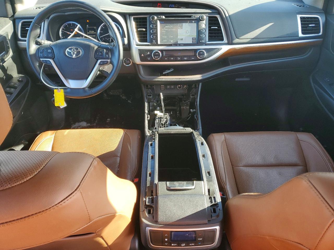 2017 TOYOTA HIGHLANDER LIMITED photo 8