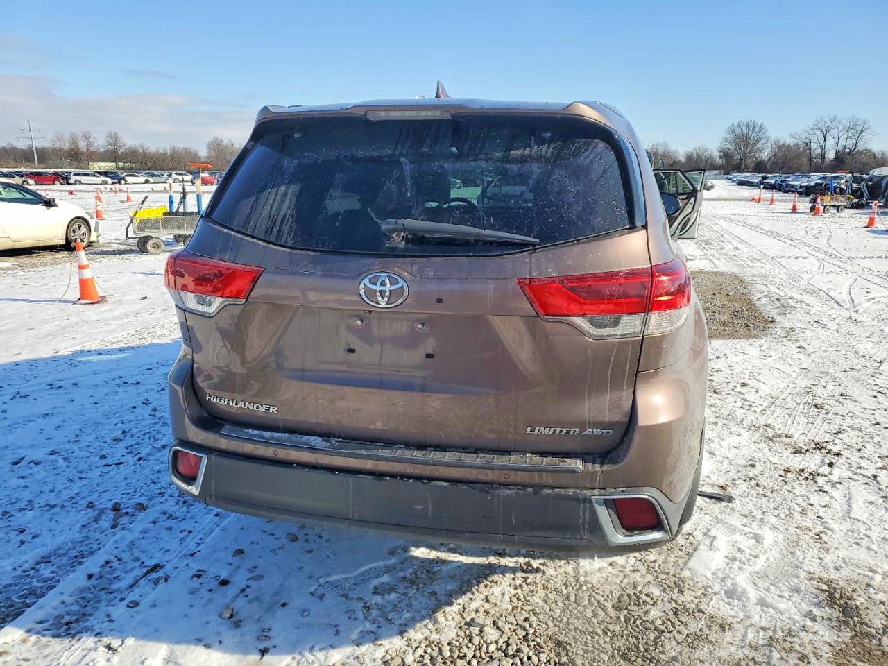 2017 TOYOTA HIGHLANDER LIMITED photo 6