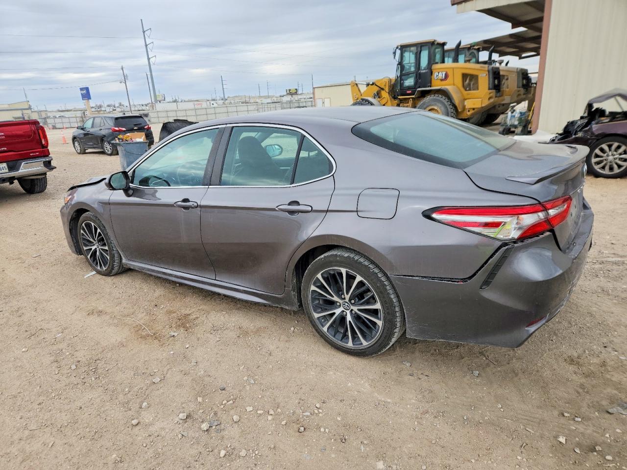 2018 TOYOTA CAMRY L photo 2