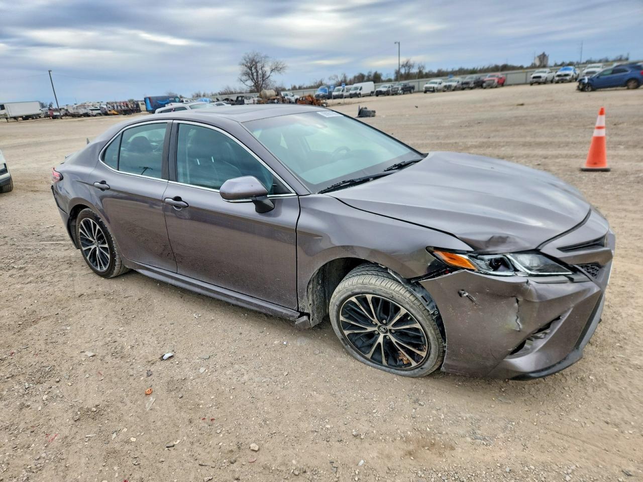 2018 TOYOTA CAMRY L photo 4