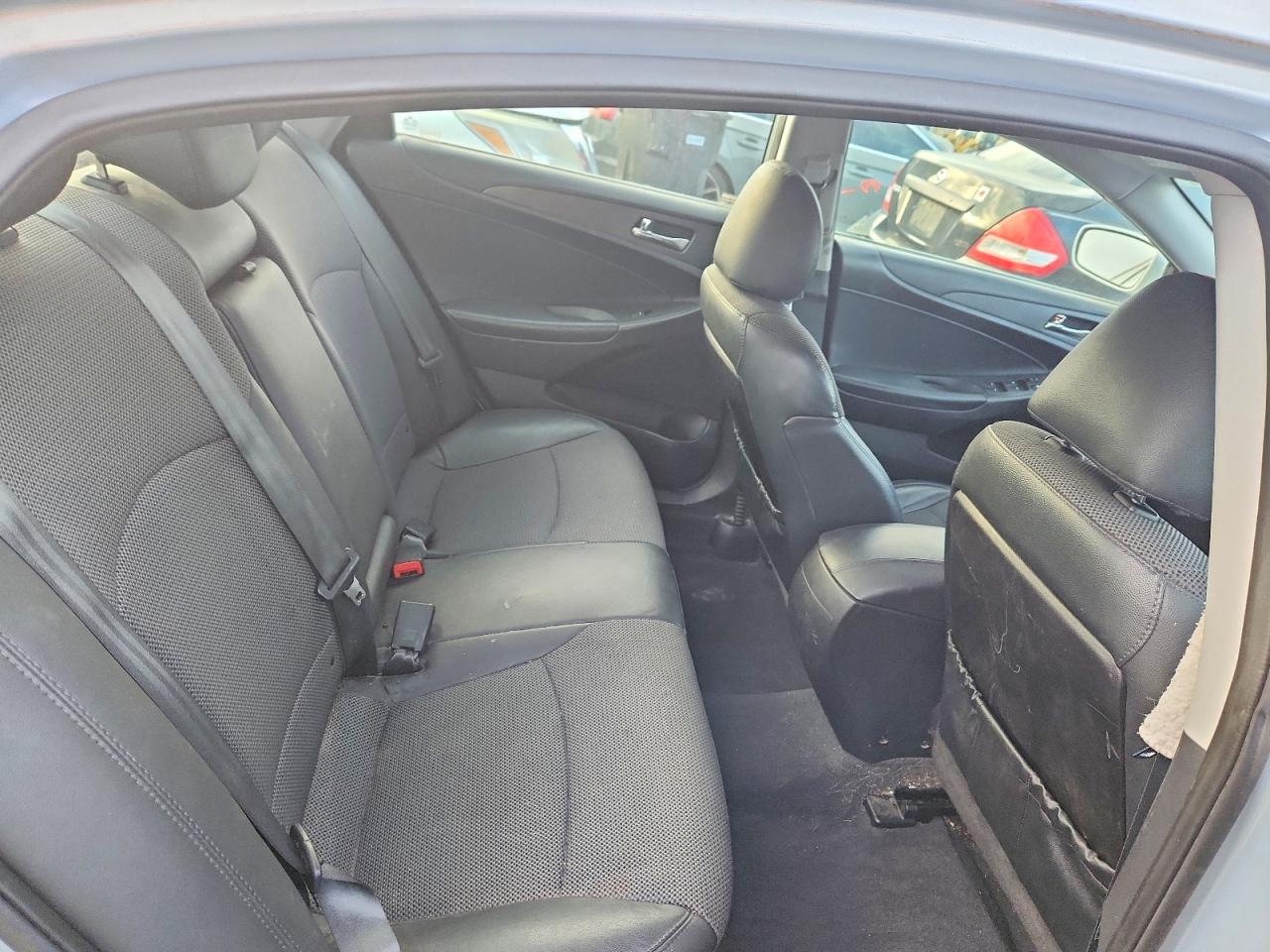 2013 HYUNDAI SONATA SE photo 28