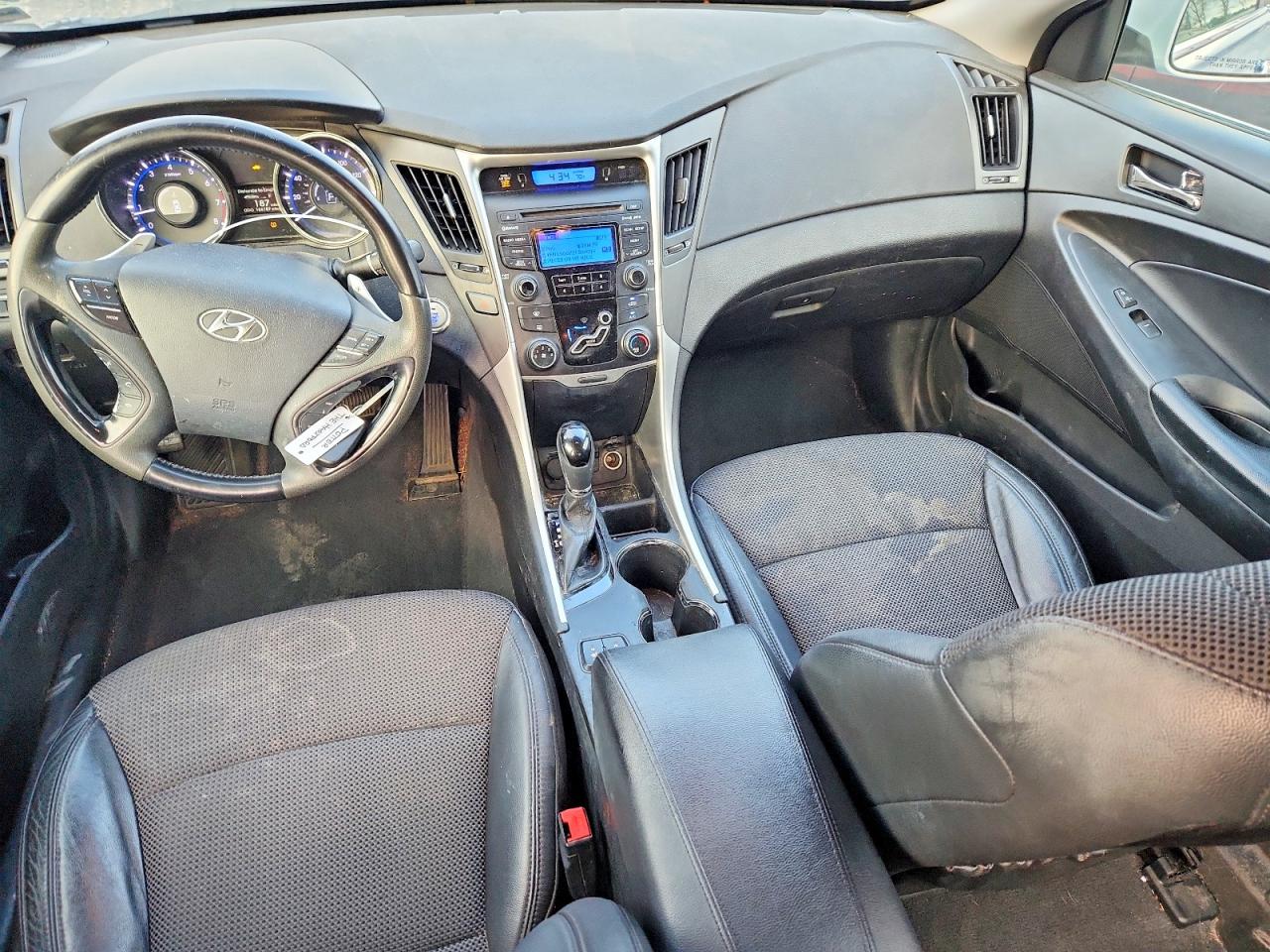 2013 HYUNDAI SONATA SE photo 22