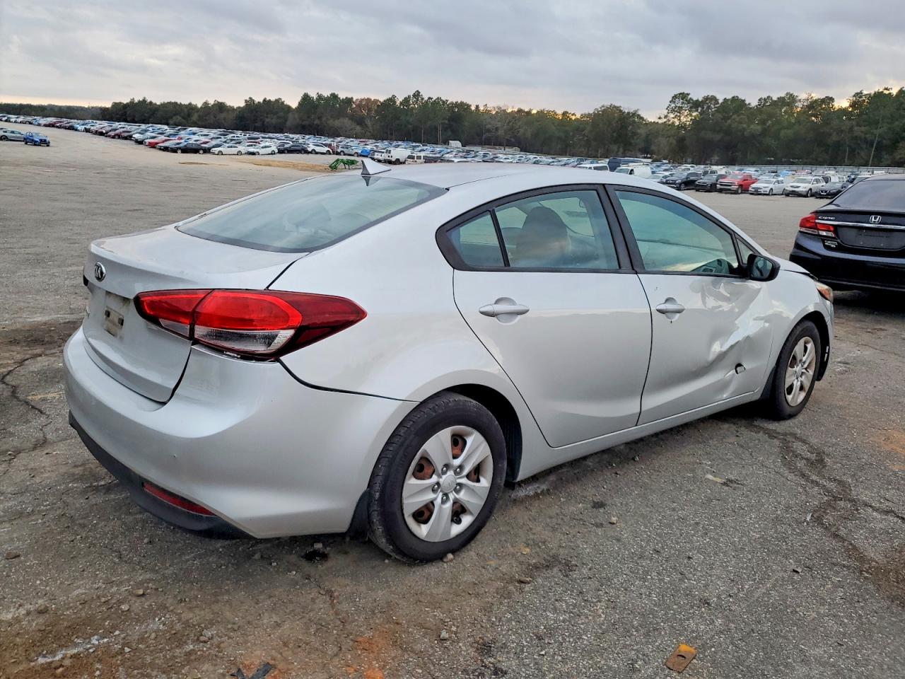 2018 KIA FORTE LX photo 3