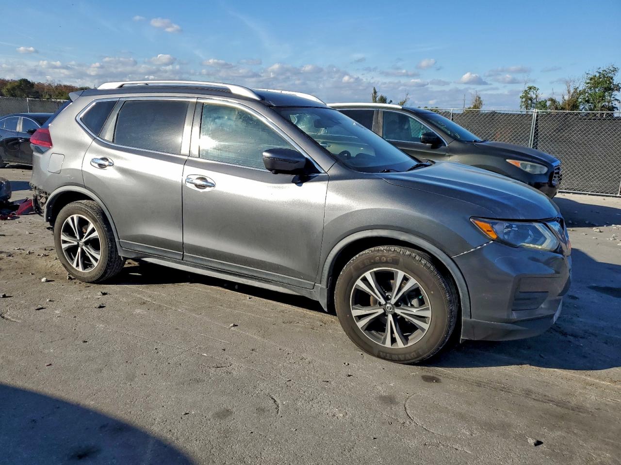 2019 NISSAN ROGUE S photo 4