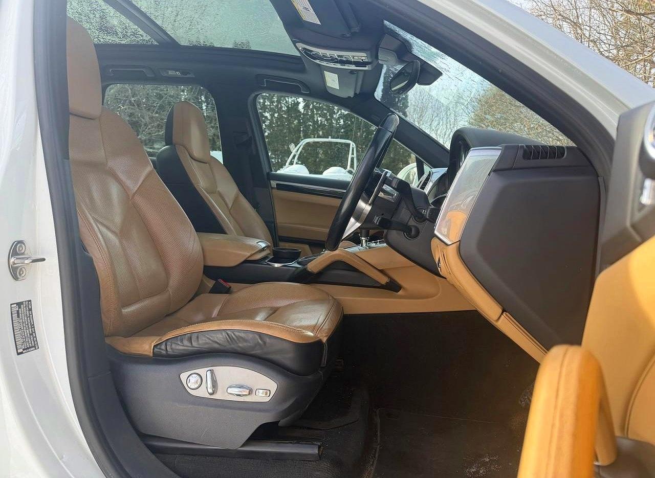 2015 PORSCHE CAYENNE S photo 5