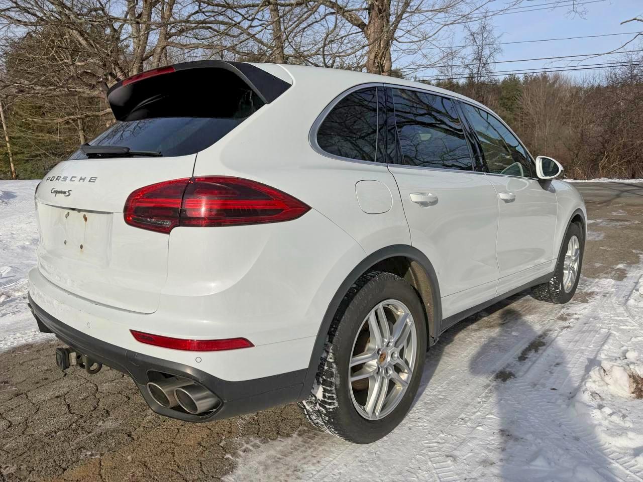 2015 PORSCHE CAYENNE S photo 4
