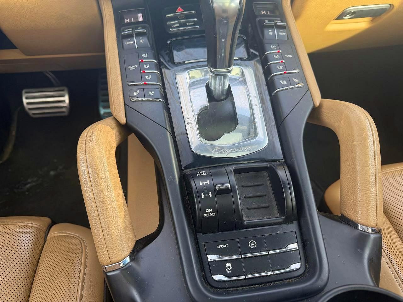 2015 PORSCHE CAYENNE S photo 9