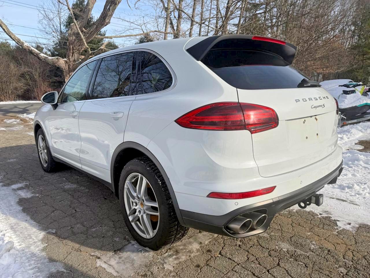 2015 PORSCHE CAYENNE S photo 3