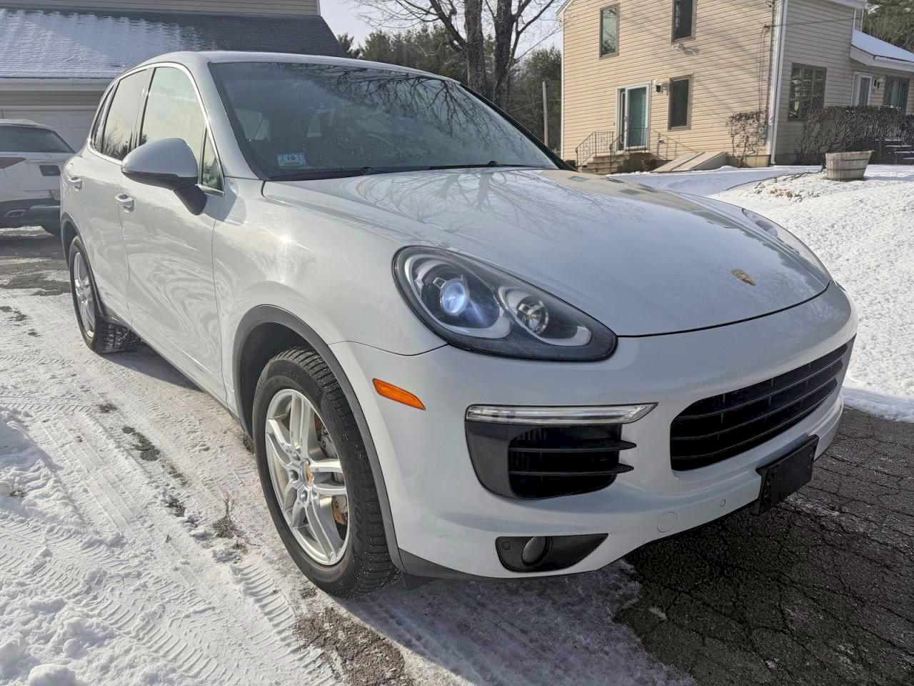 2015 PORSCHE CAYENNE