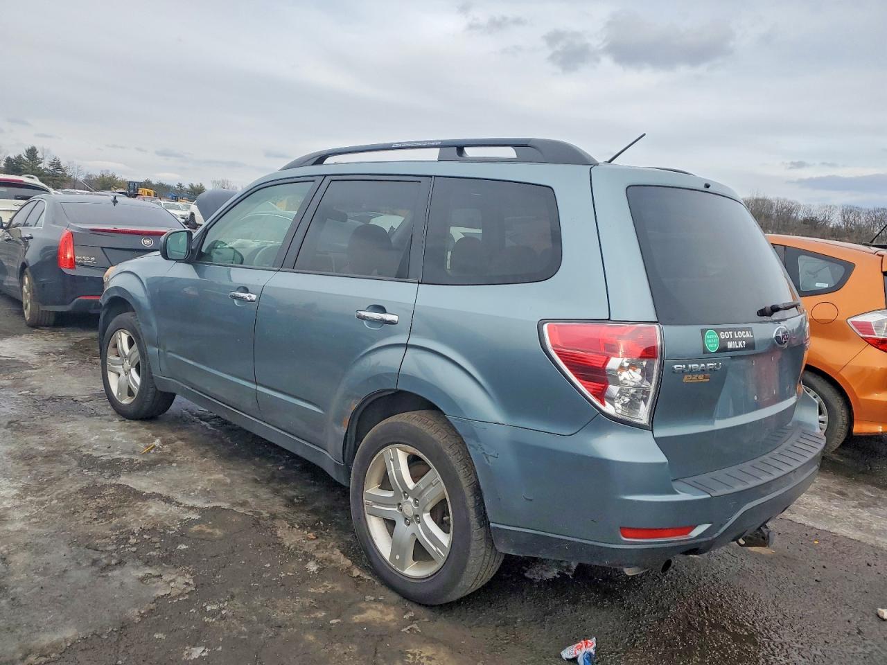 2009 SUBARU FORESTER photo 2