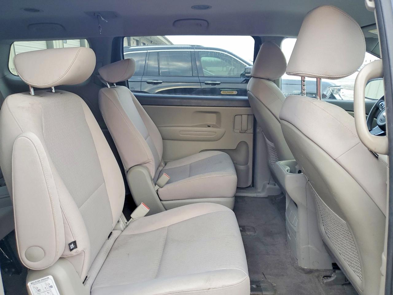 2017 KIA SEDONA LX photo 11