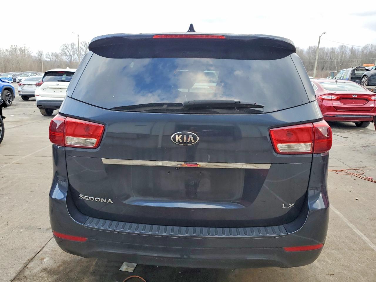 2017 KIA SEDONA LX photo 6