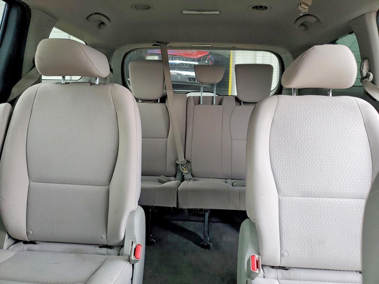2017 KIA SEDONA LX photo 10