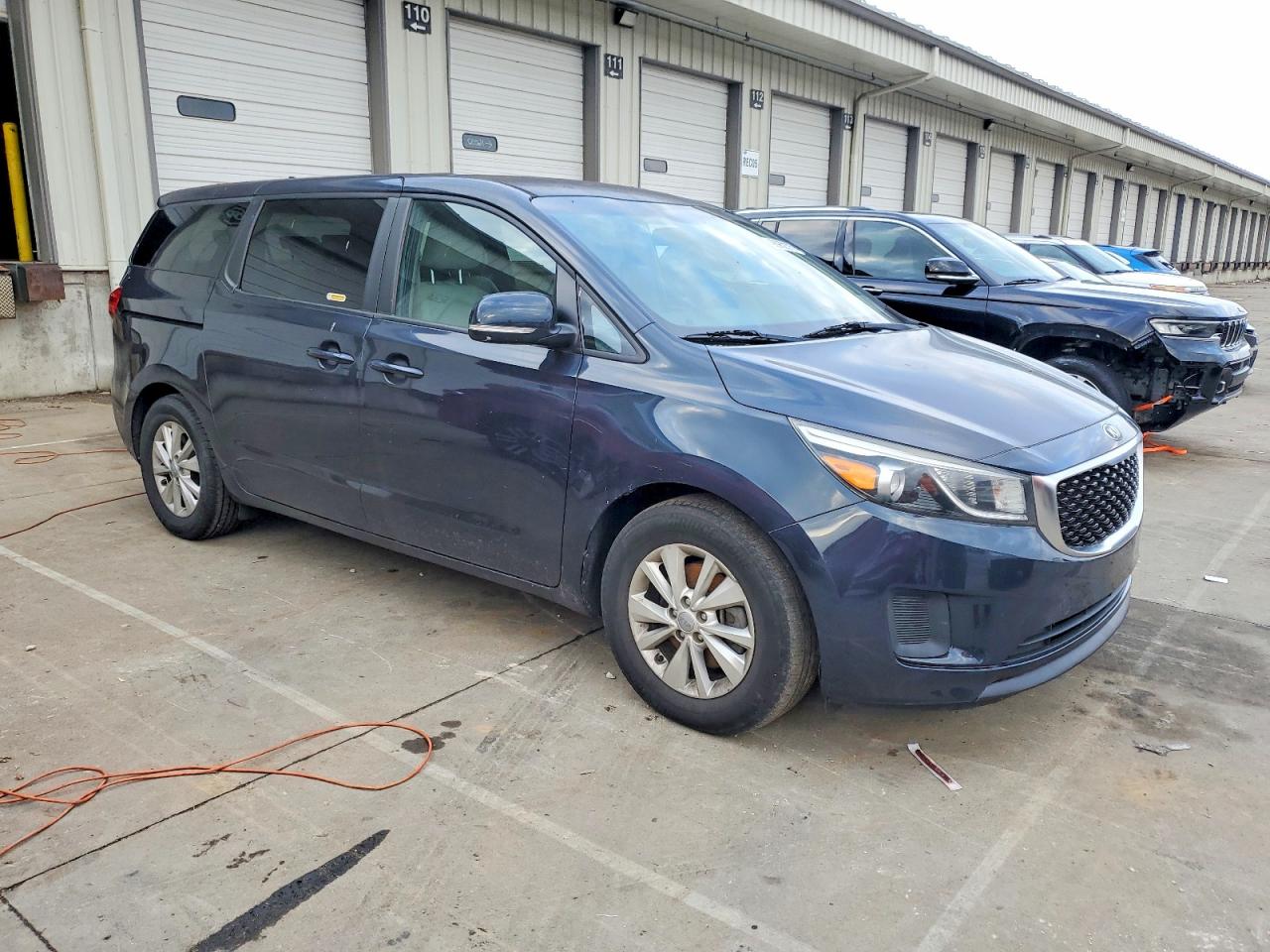 2017 KIA SEDONA LX photo 4
