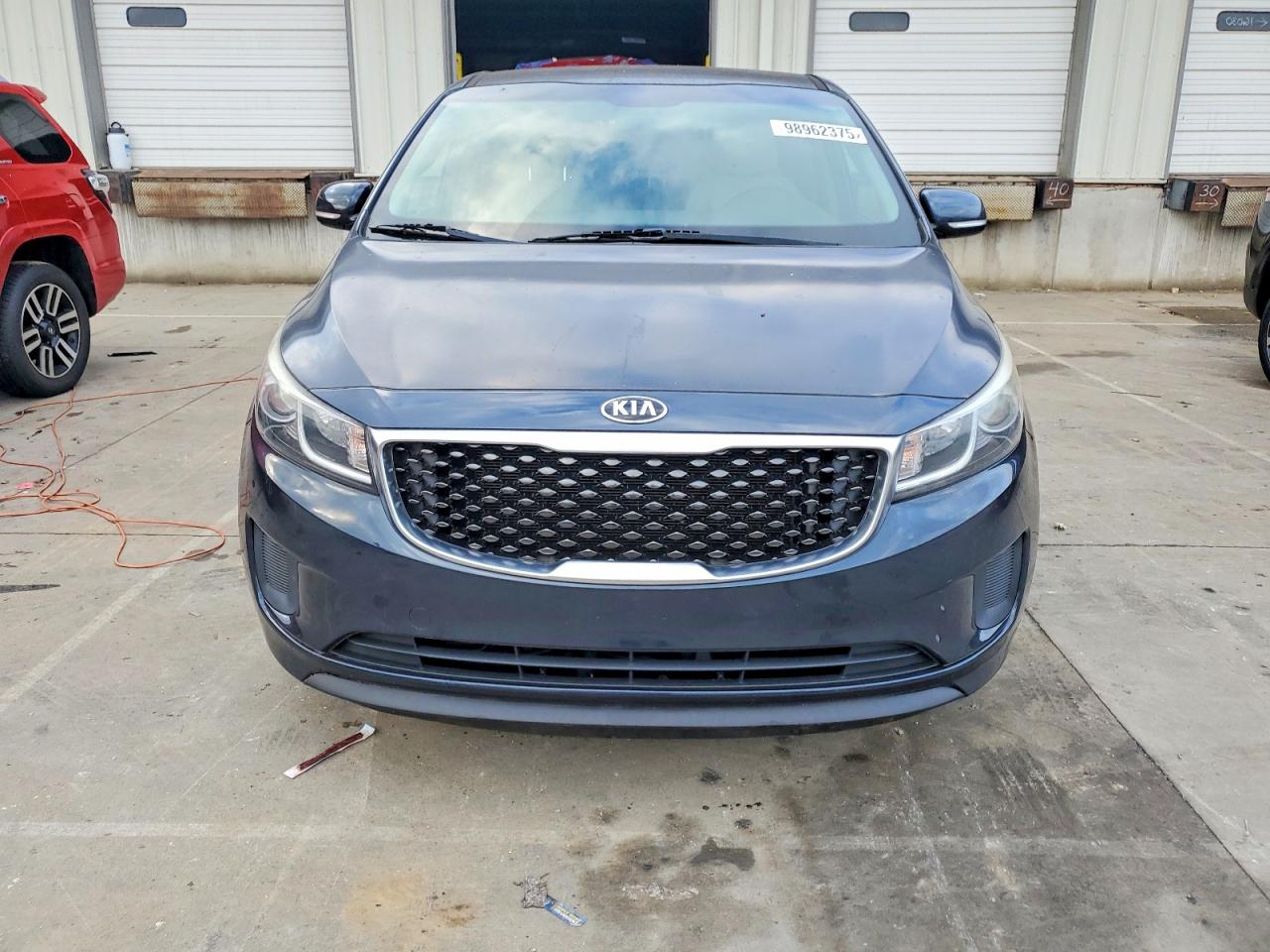 2017 KIA SEDONA LX photo 5