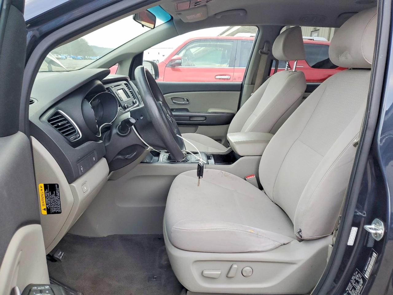 2017 KIA SEDONA LX photo 7