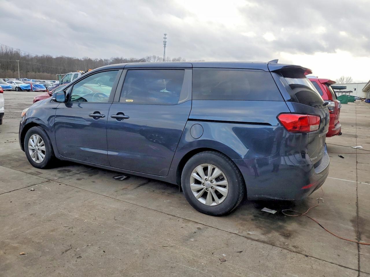 2017 KIA SEDONA LX photo 2