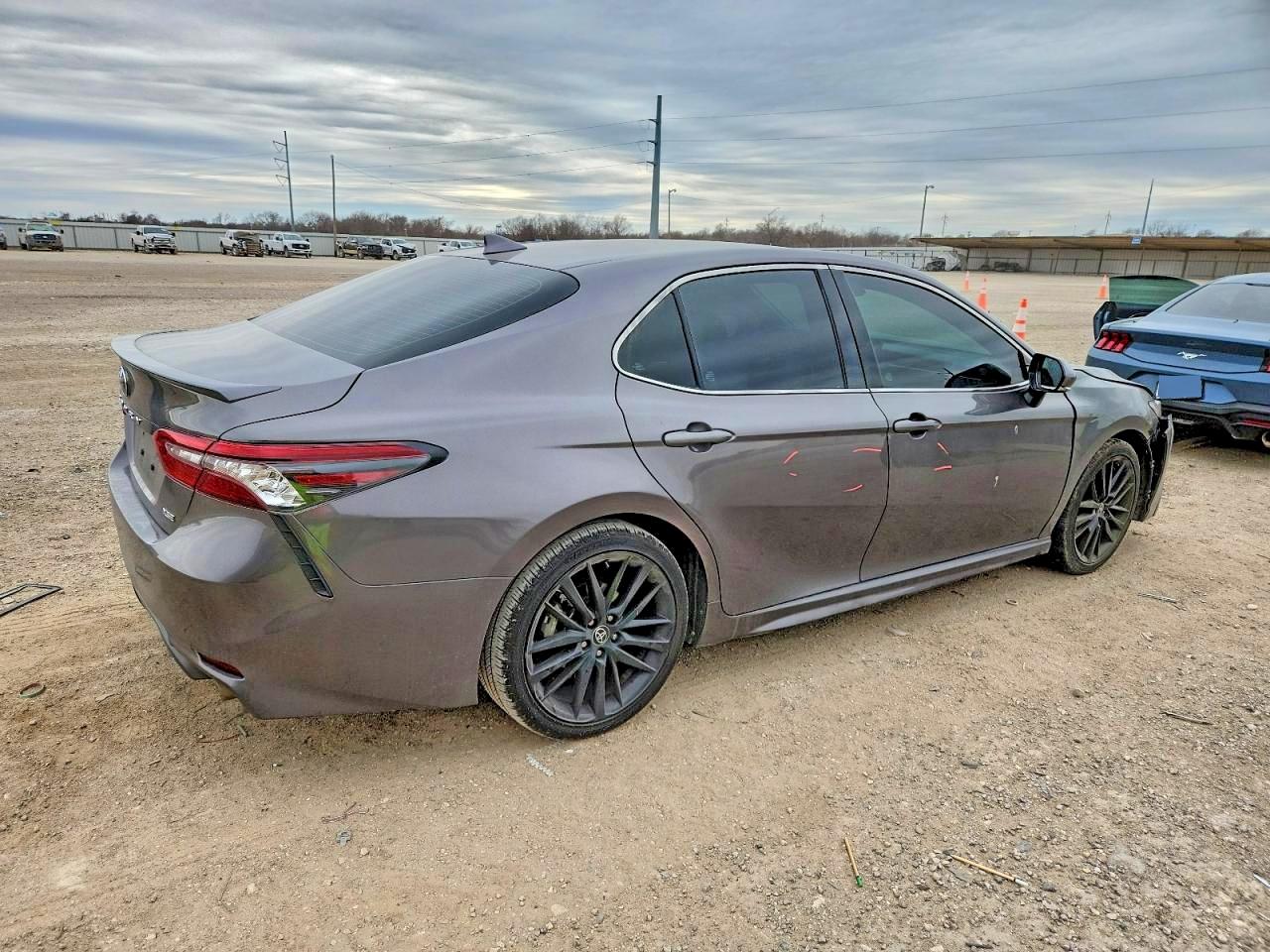 2023 TOYOTA CAMRY XSE photo 3