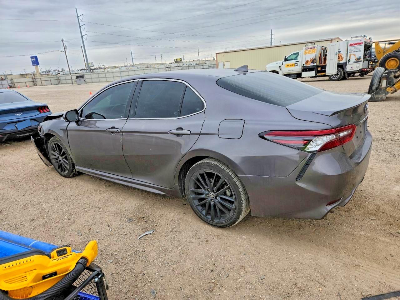 2023 TOYOTA CAMRY XSE photo 2
