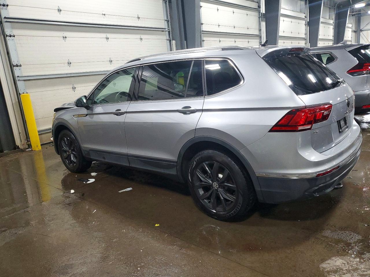 2024 VOLKSWAGEN TIGUAN SE photo 2