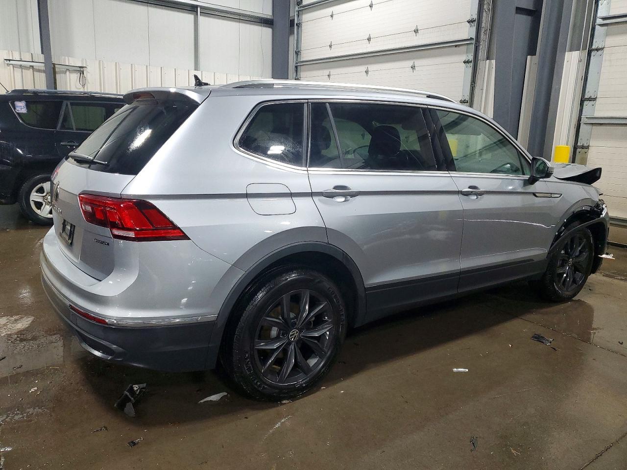 2024 VOLKSWAGEN TIGUAN SE photo 3