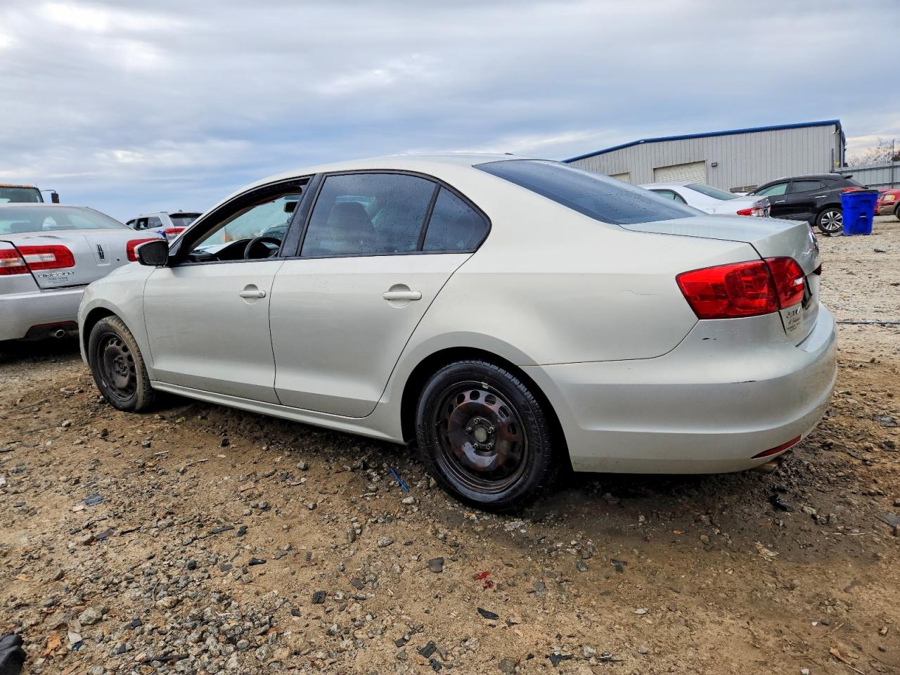 2011 VOLKSWAGEN JETTA SE photo 2