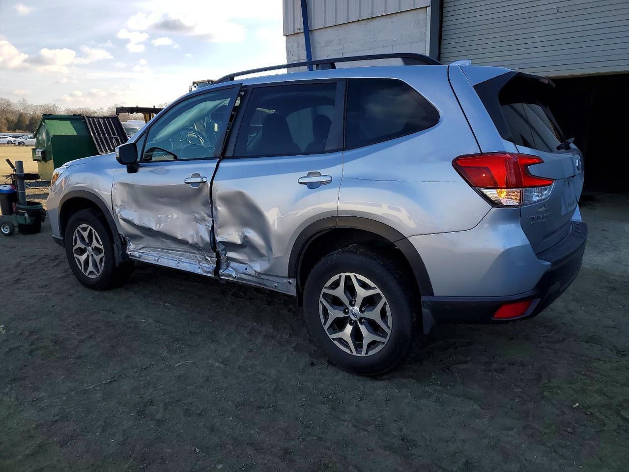 2020 SUBARU FORESTER PREMIUM photo 2