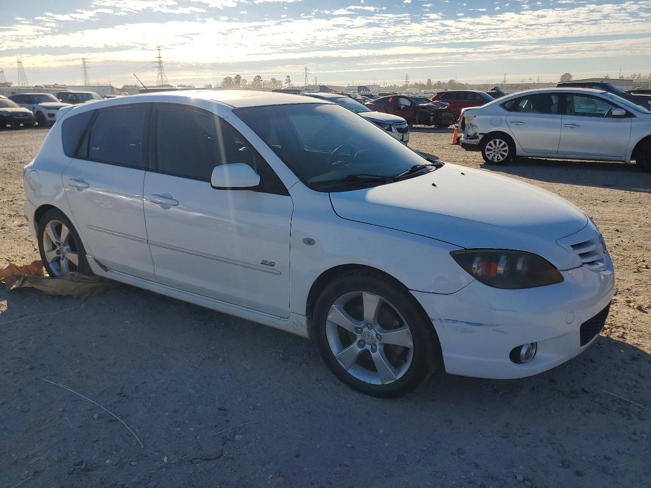 2005 MAZDA 3 HATCHBACK photo 4