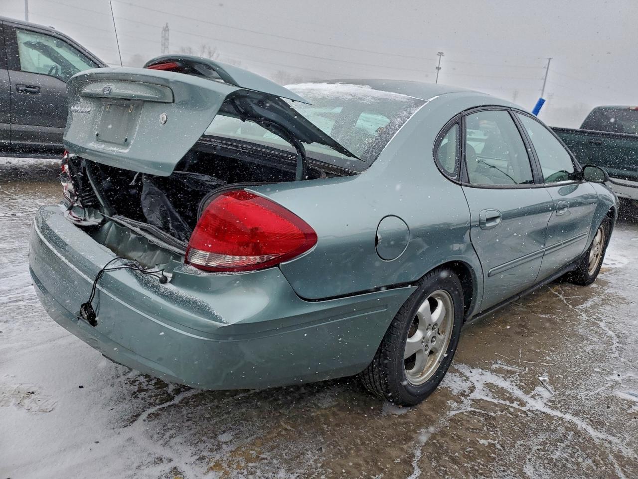2005 FORD TAURUS SE photo 3