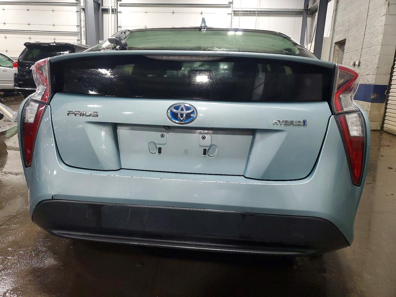 2016 TOYOTA PRIUS photo 6