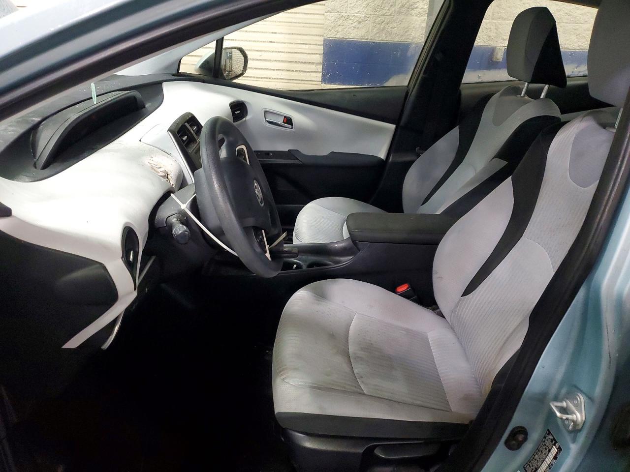 2016 TOYOTA PRIUS photo 7