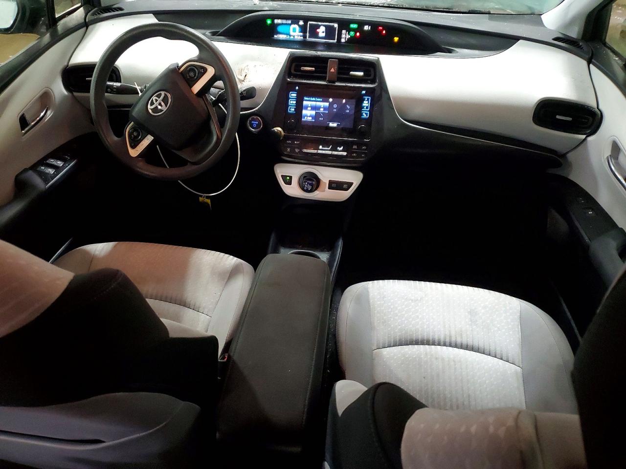 2016 TOYOTA PRIUS photo 8