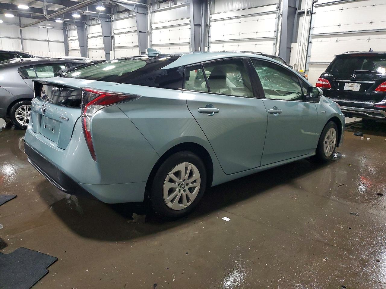 2016 TOYOTA PRIUS photo 3