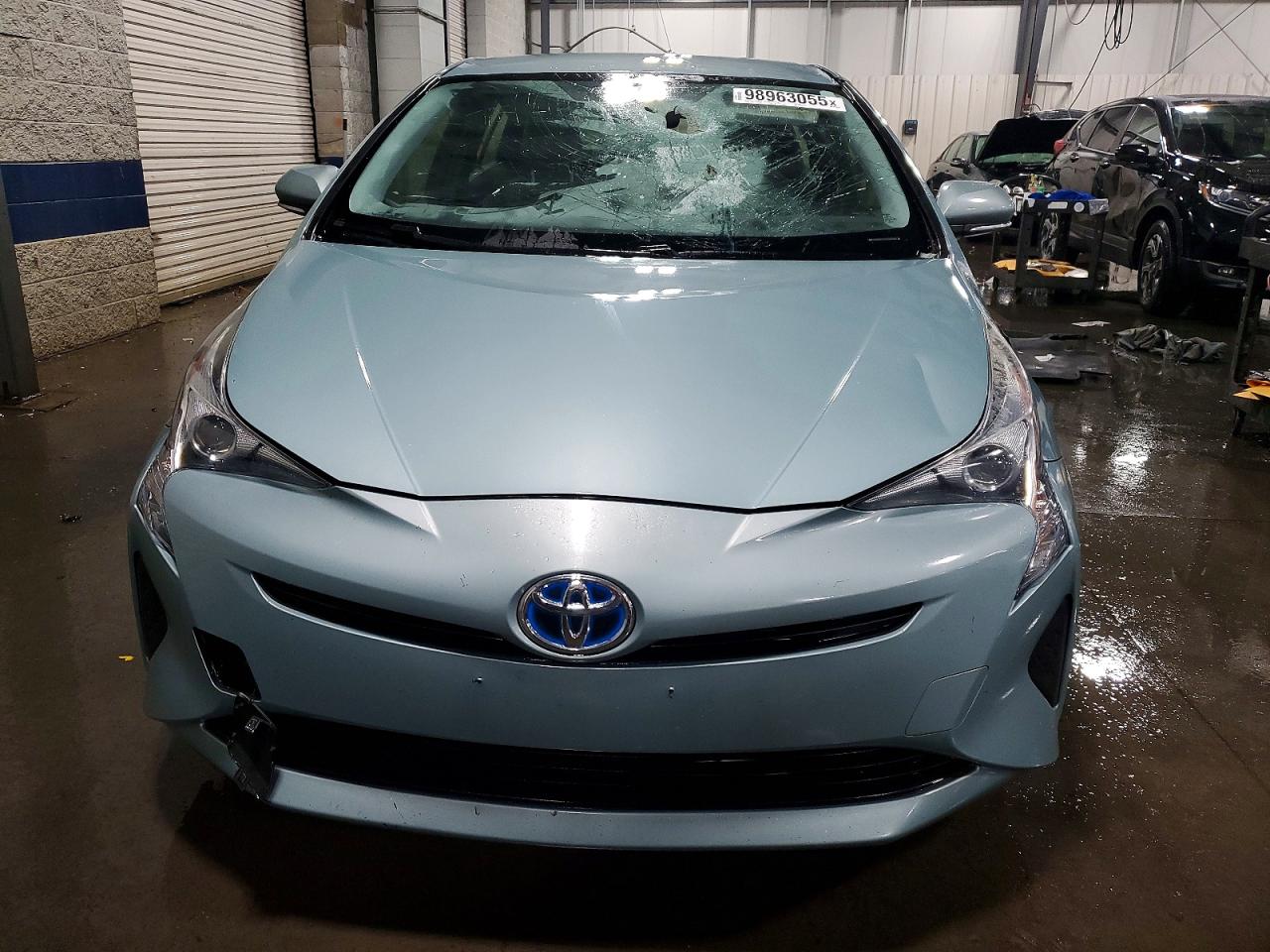 2016 TOYOTA PRIUS photo 5