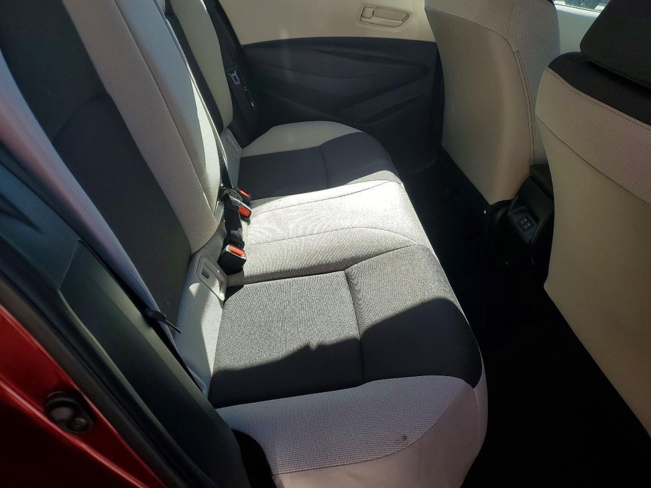 2025 TOYOTA COROLLA LE photo 10