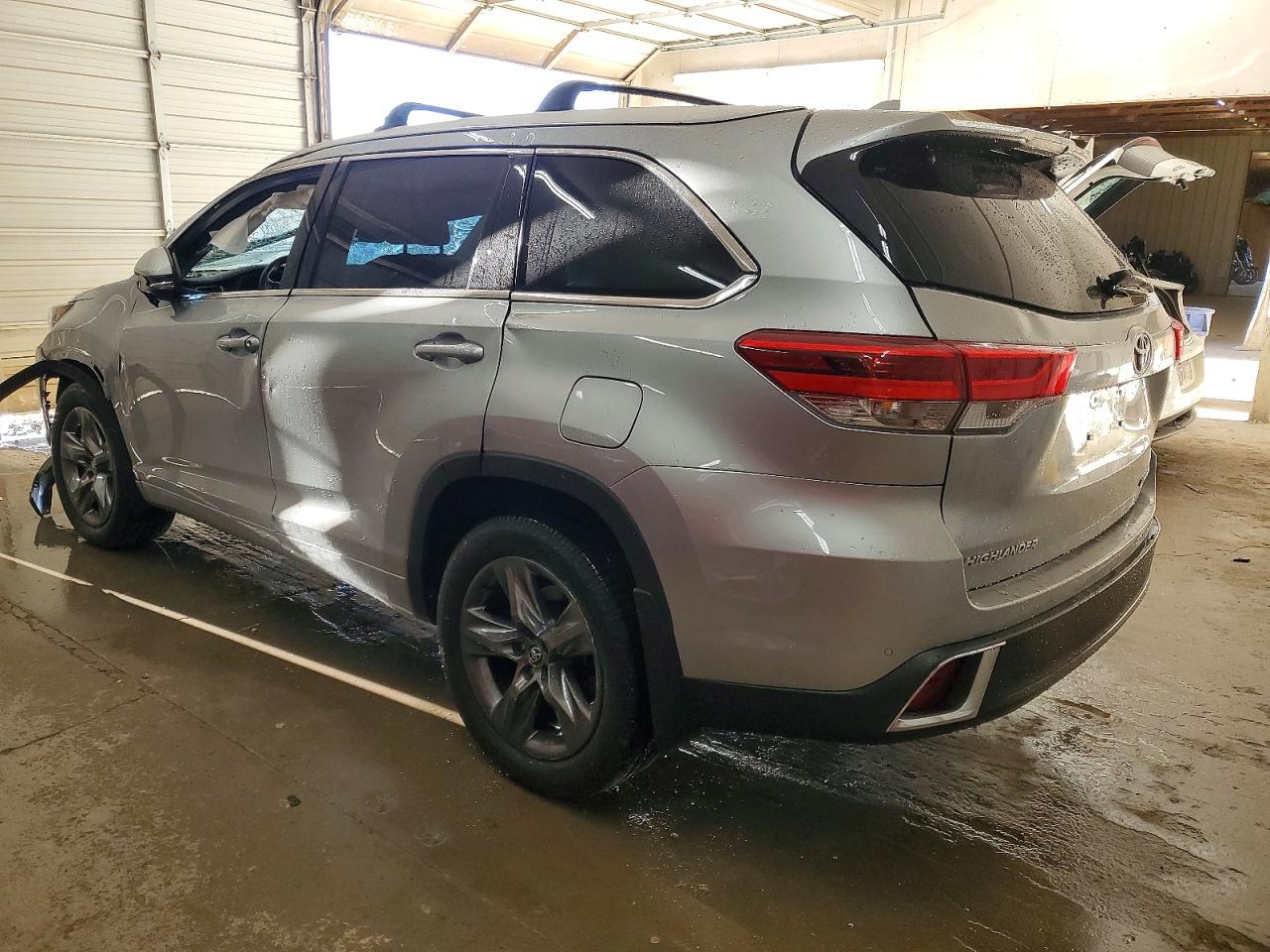 2019 TOYOTA HIGHLANDER LIMITED photo 2