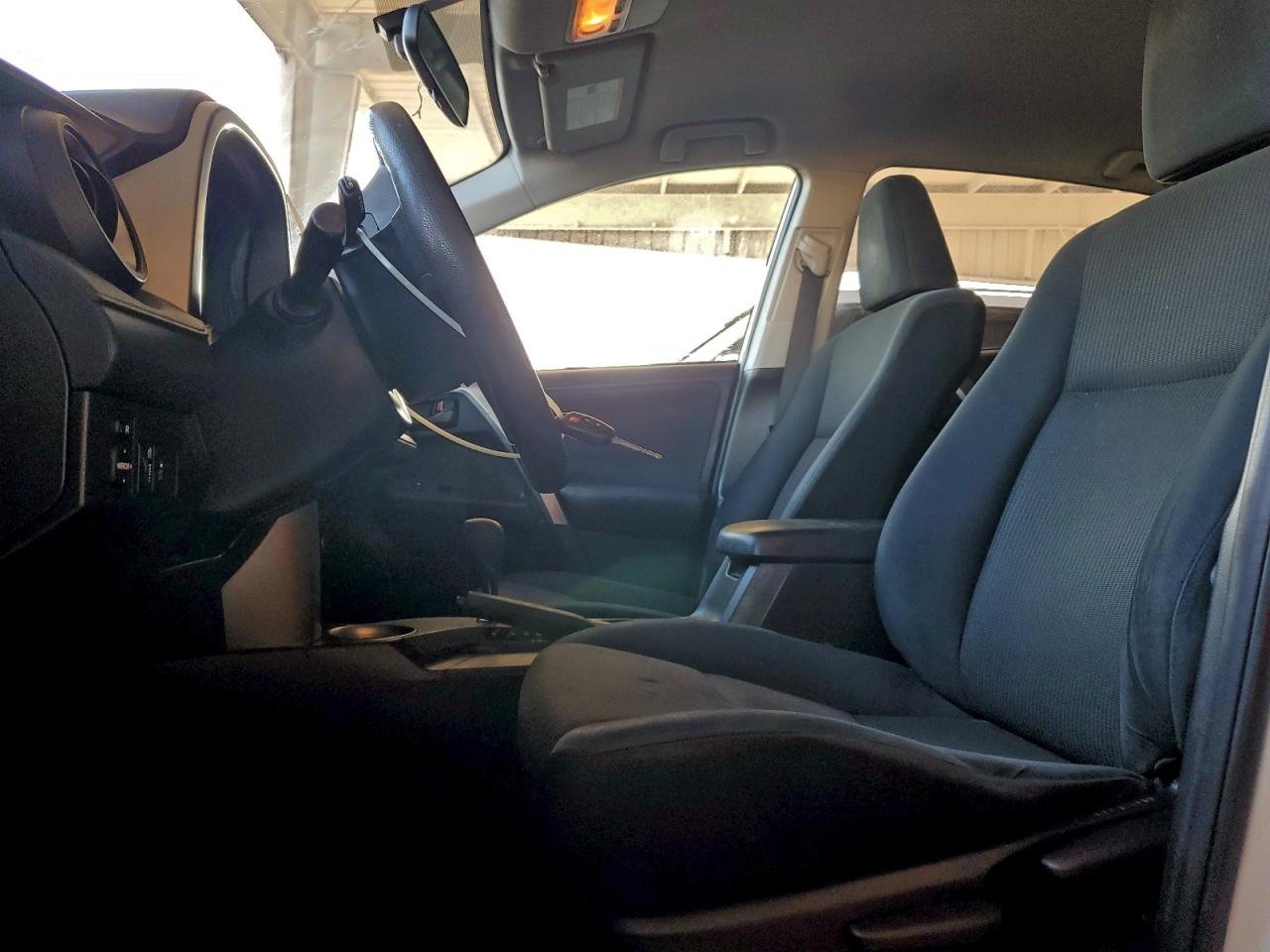 2014 TOYOTA RAV4 LE photo 7