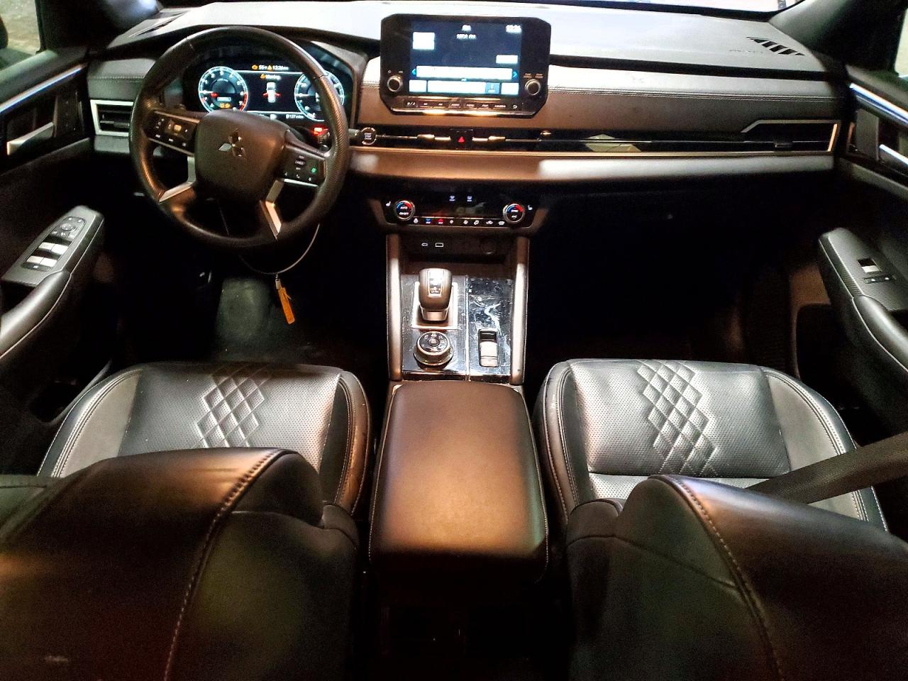 2024 MITSUBISHI OUTLANDER SEL photo 8