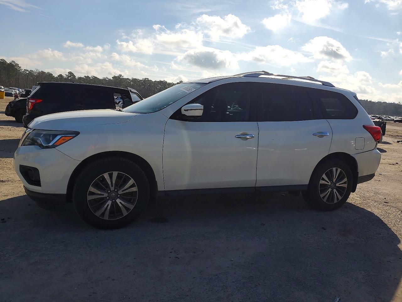 2017 NISSAN PATHFINDER