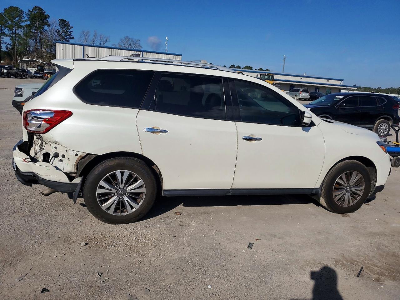 2017 NISSAN PATHFINDER S photo 5
