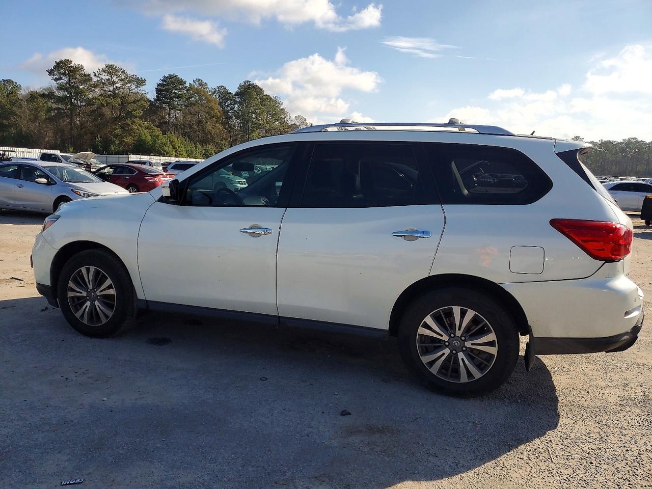 2017 NISSAN PATHFINDER S photo 3