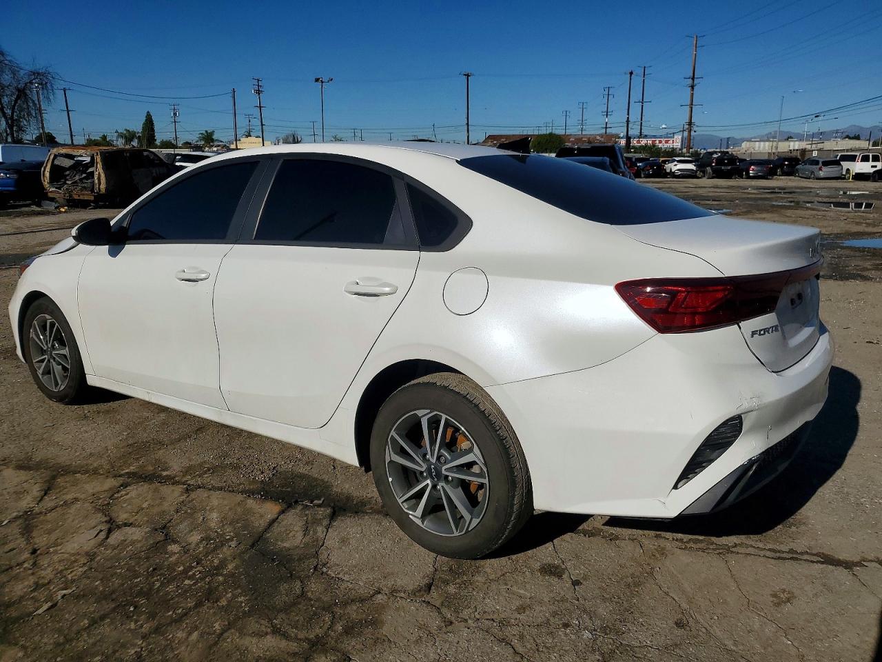 2023 KIA FORTE LX photo 2
