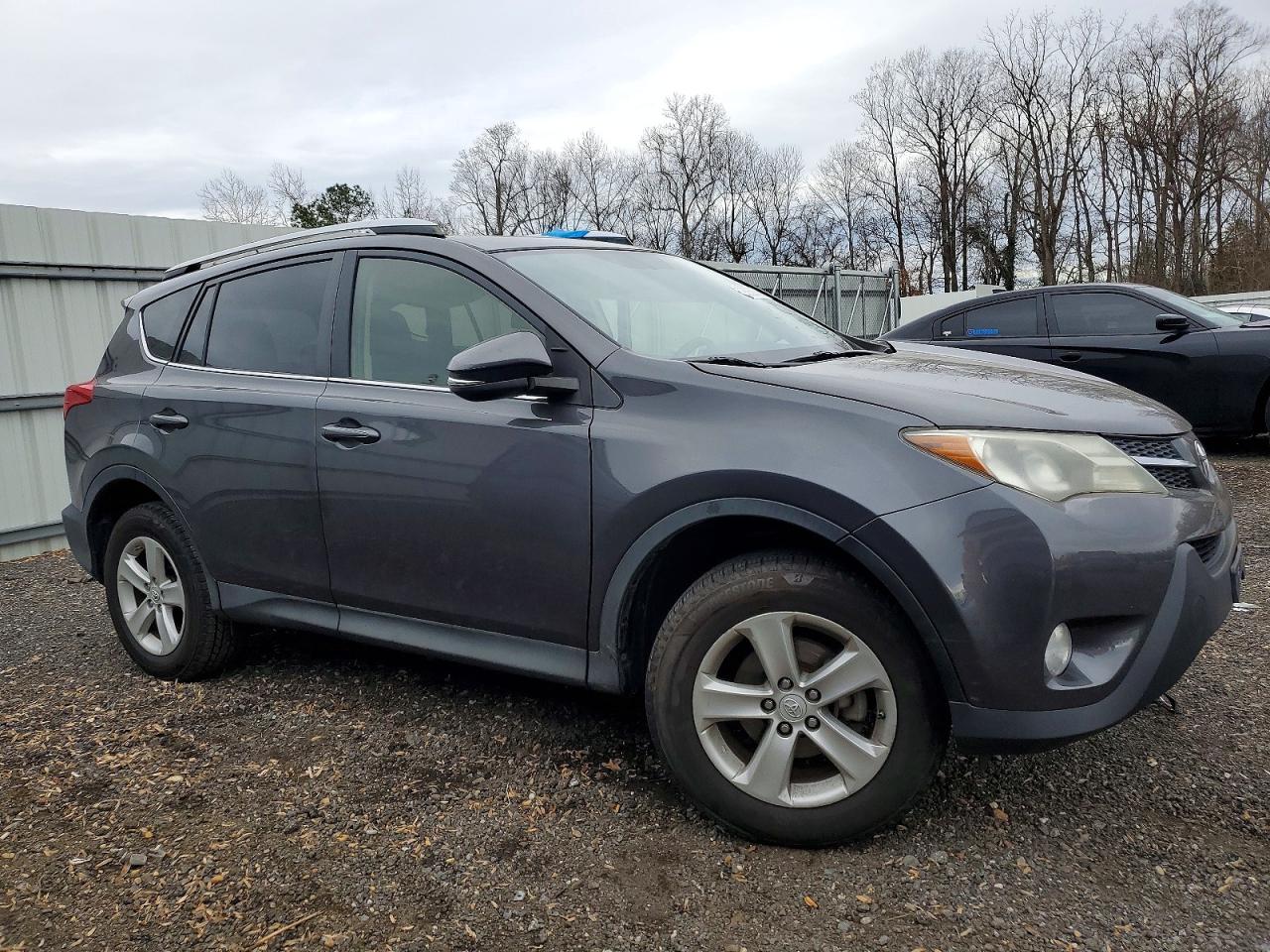 2014 TOYOTA RAV4 XLE photo 4