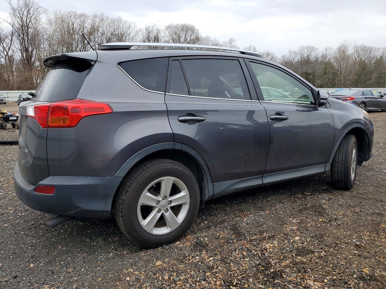 2014 TOYOTA RAV4 XLE photo 3