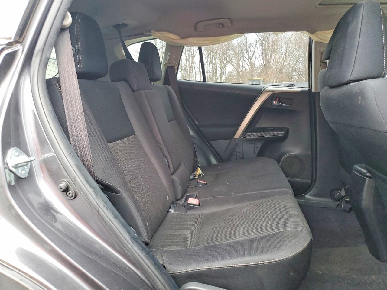 2014 TOYOTA RAV4 XLE photo 11