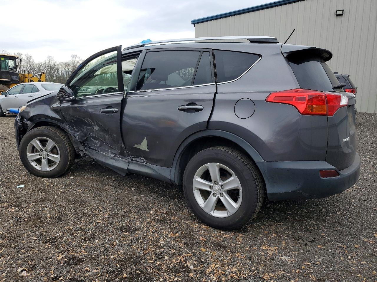 2014 TOYOTA RAV4 XLE photo 2