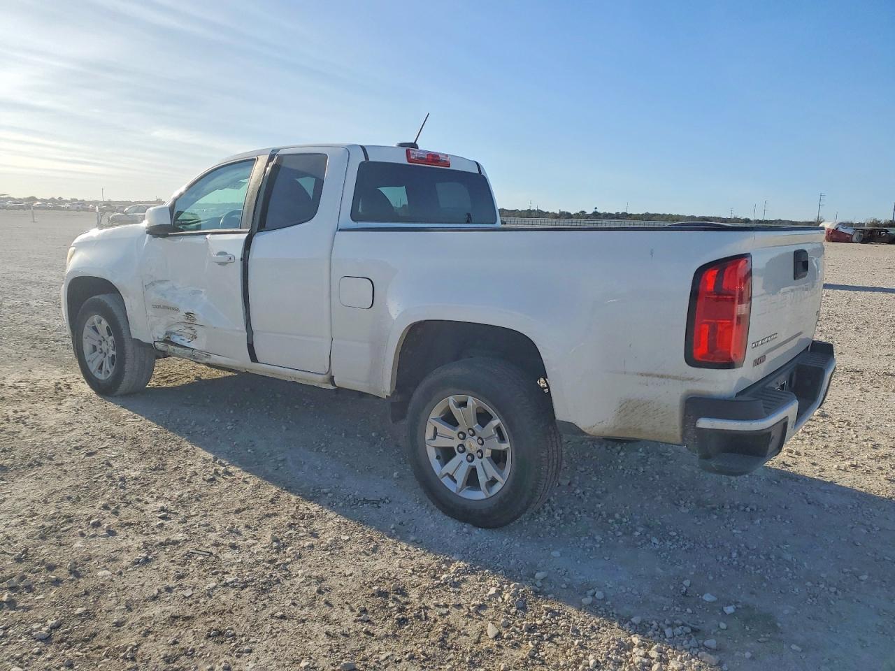 2022 CHEVROLET COLORADO LT photo 2