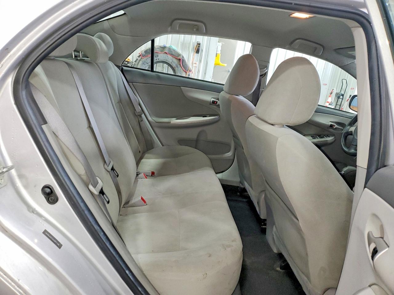 2010 TOYOTA COROLLA BASE photo 19