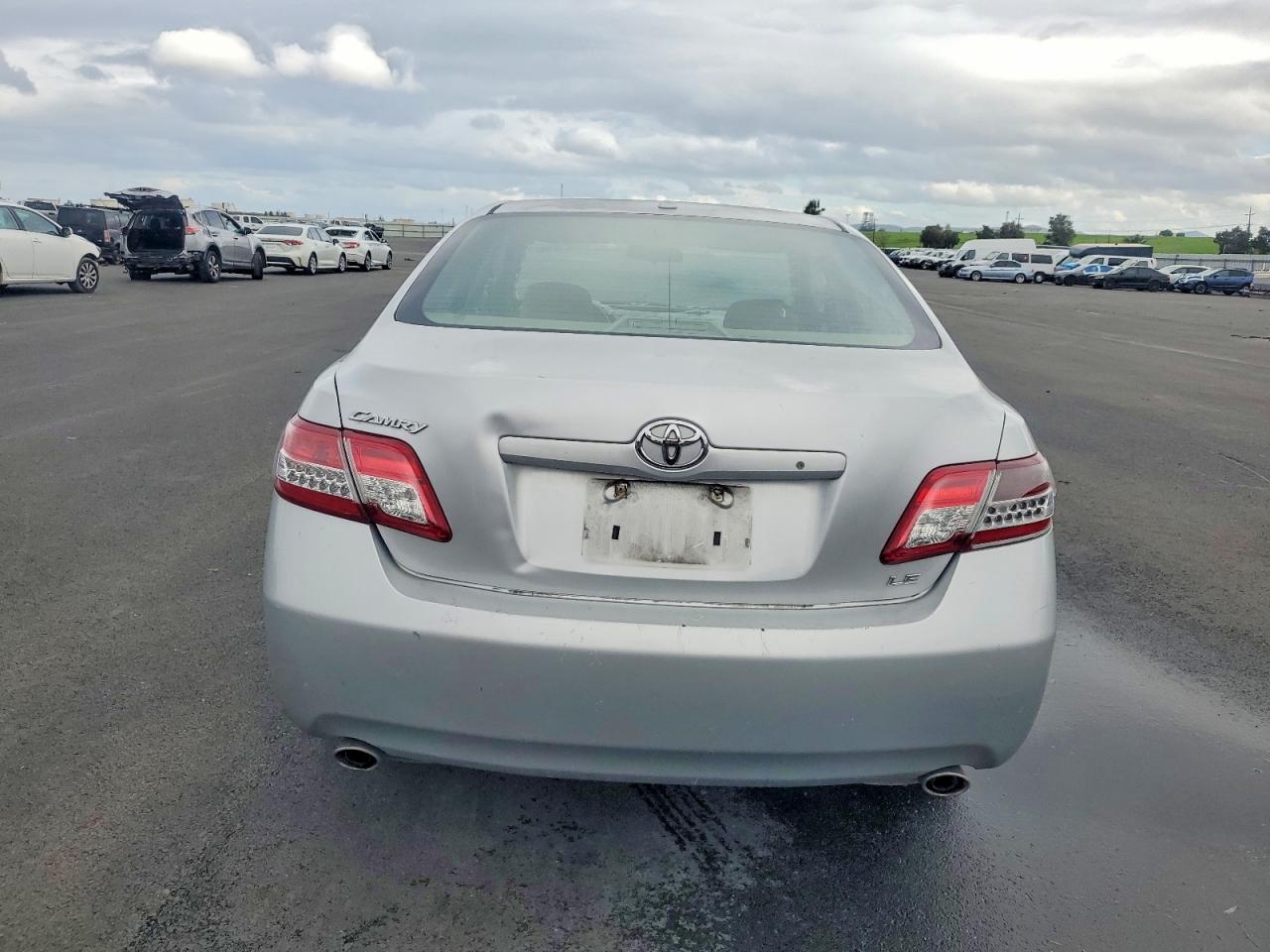 2011 TOYOTA CAMRY SE photo 6